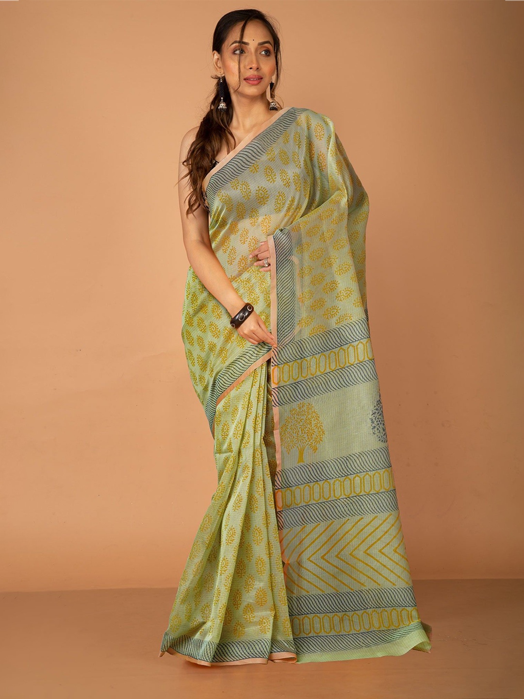 

Unnati Silks Ethnic Motifs Supernet Handloom Block Print Saree, Green