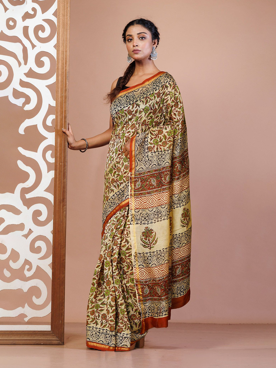 

Unnati Silks Ethnic Motifs Printed Zari Saree, Cream