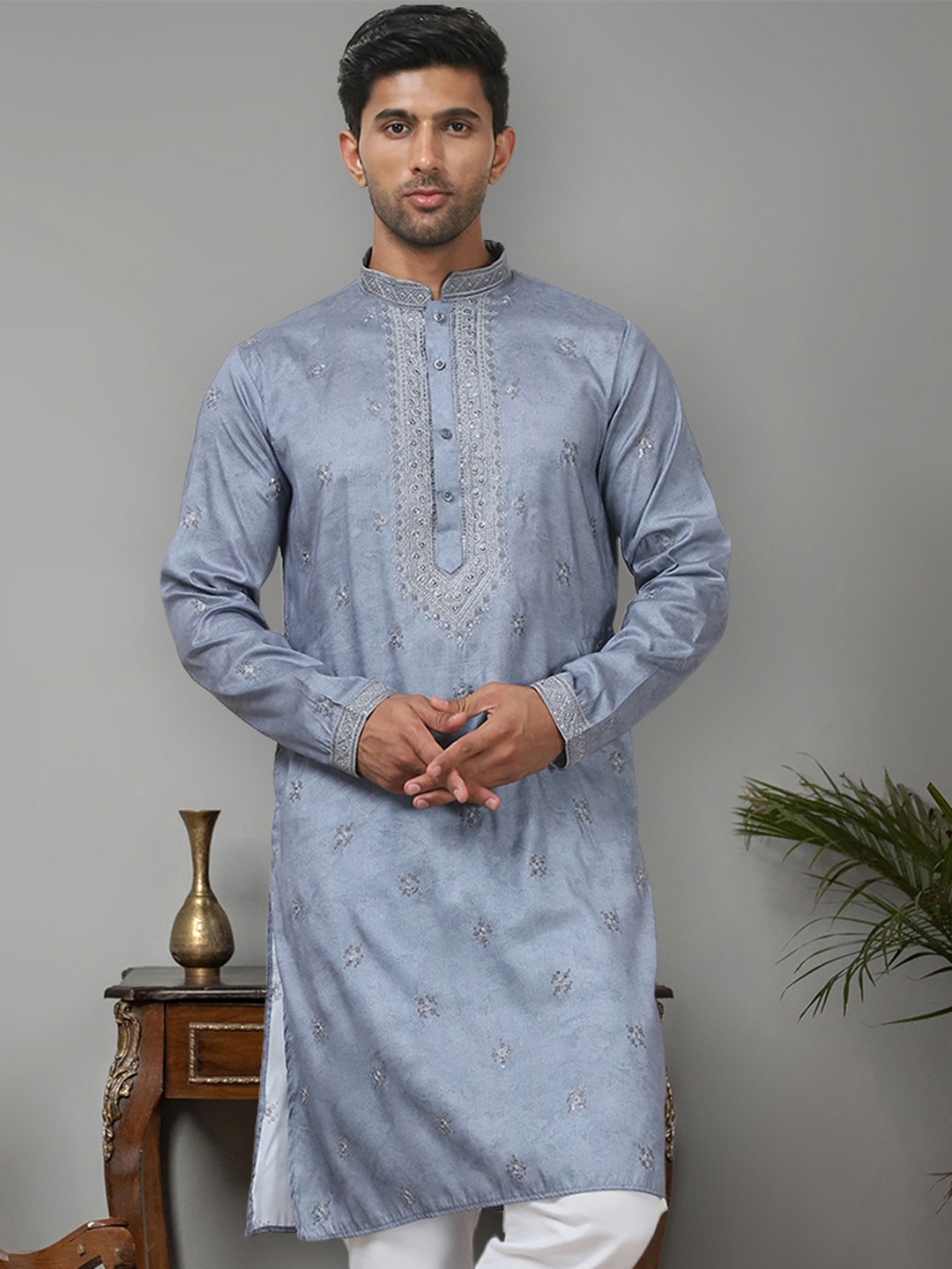 

Jompers Geometric Embroidered Mandarin Collar Sequinned Cotton Straight Kurta, Grey