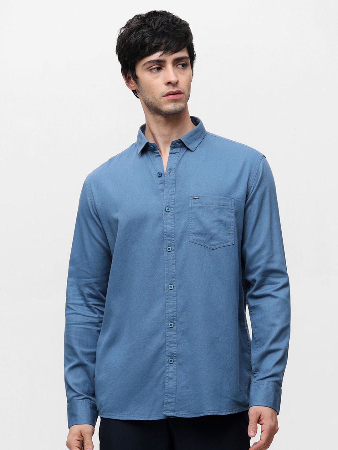 

Klub Fox Men Spread Collar Solid Cotton Slim Fit Casual Shirt, Blue