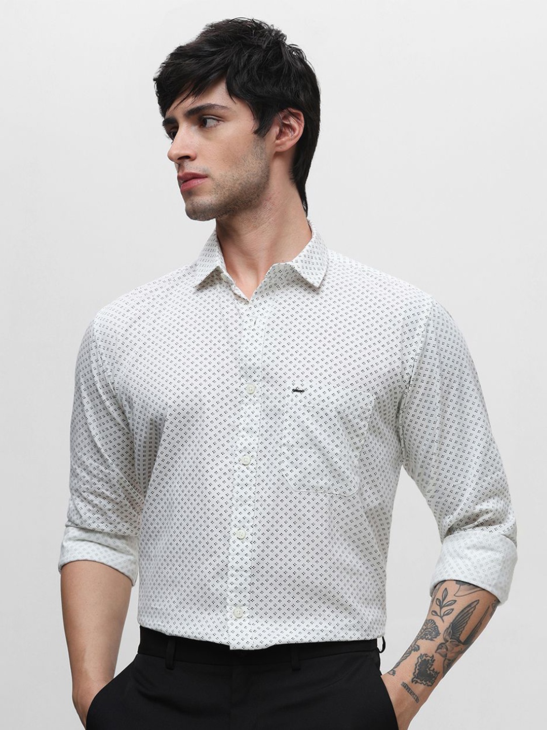 

Klub Fox Men Spread Collar Micro Ditsy Printed Cotton Slim Fit Casual Shirt, White