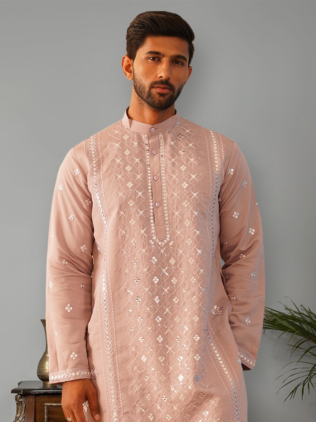 

Jompers Geometric Embroidered Mandarin Collar Sequinned Straight Kurta, Peach