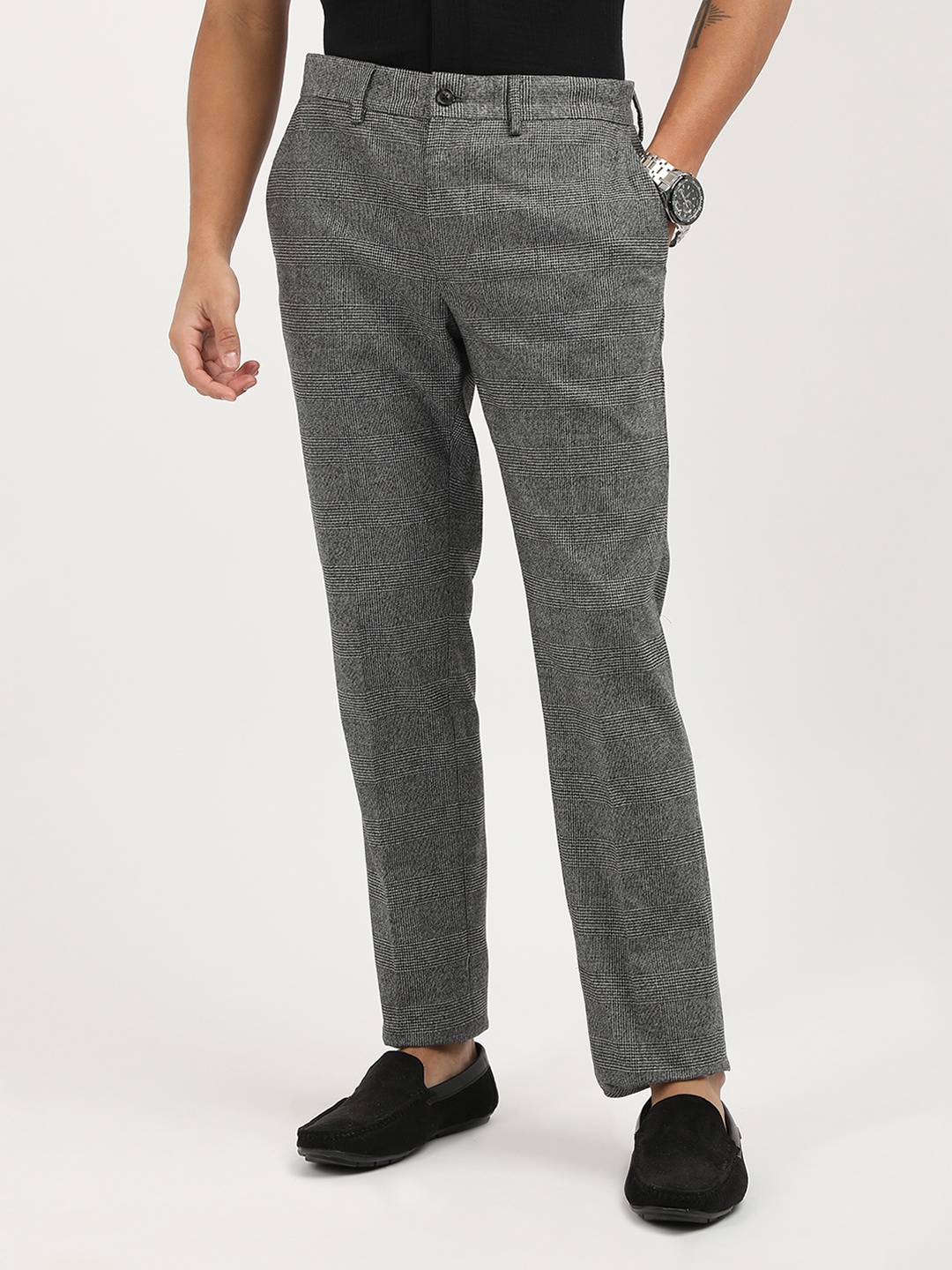 

Tommy Hilfiger Men Textured Checked Printed Chinos Trousers, Grey