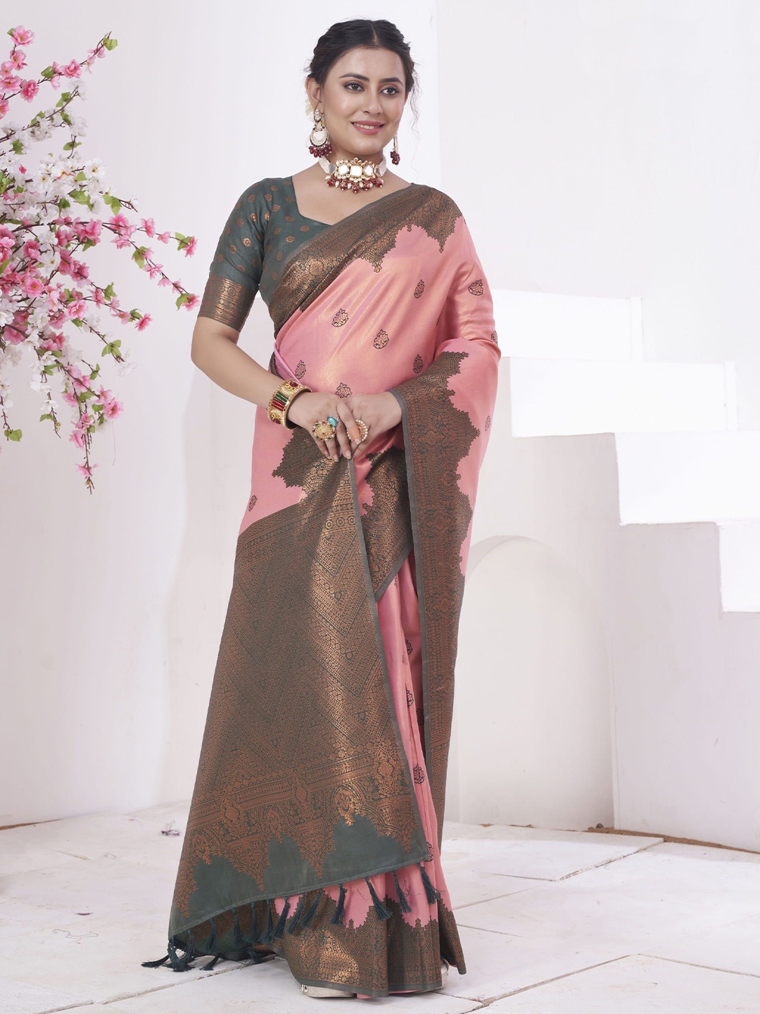 

KAYOMMI Ethnic Motifs Zari Kanjeevaram Saree, Pink