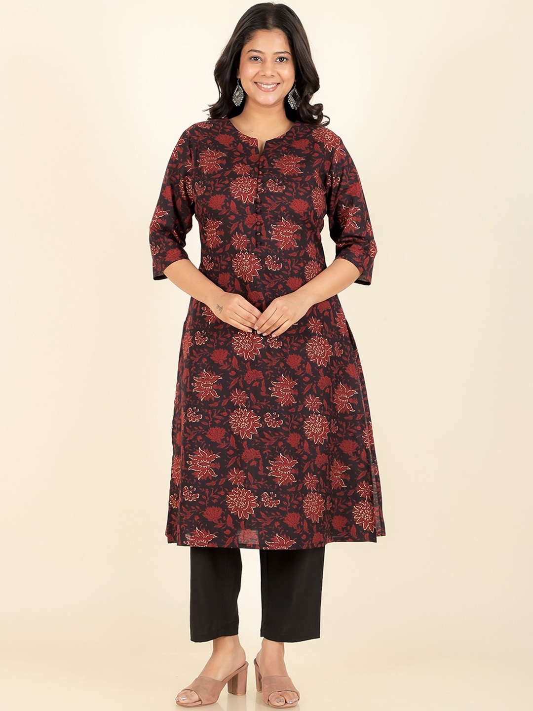 

Aramya Floral Printed Round Notch Neck Cotton Straight Kurta, Black
