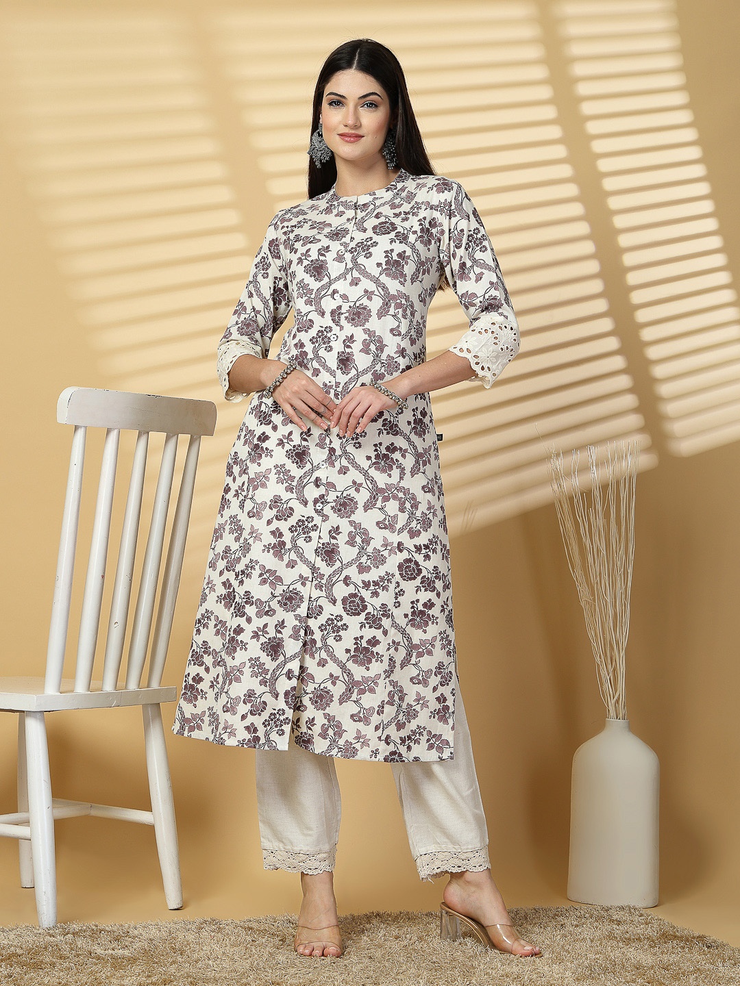 

Pistaa Floral Printed Mandarin Collar Panelled Cotton Straight Kurta, Mauve