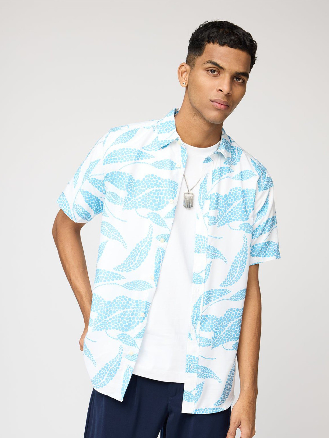 

FREAKINS Men Spread Collar Floral Printed Relaxed Fit Casual Shirt, Blue