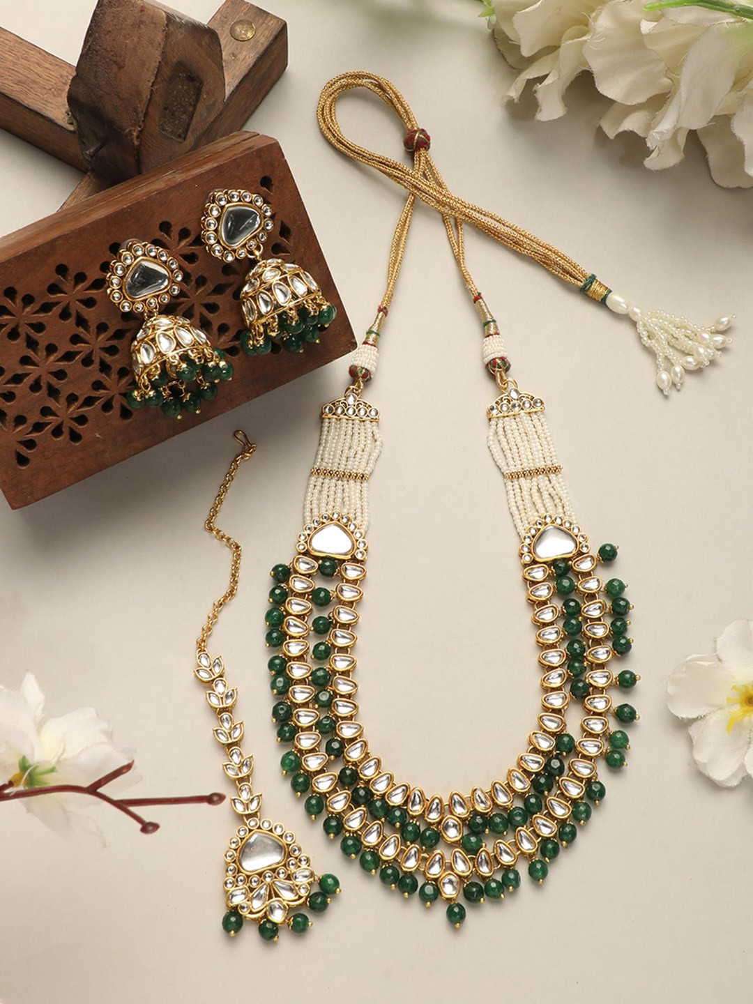 

ANIKAS CREATION Gold Plated Kundan Stones Studded & Beaded Jewellery Set