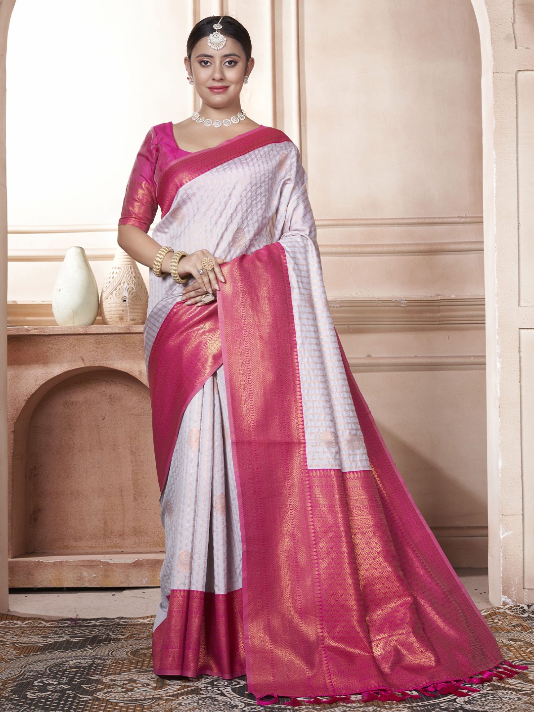 

KAYOMMI Ethnic Motifs Woven Design Zari Kanjeevaram Saree, Purple