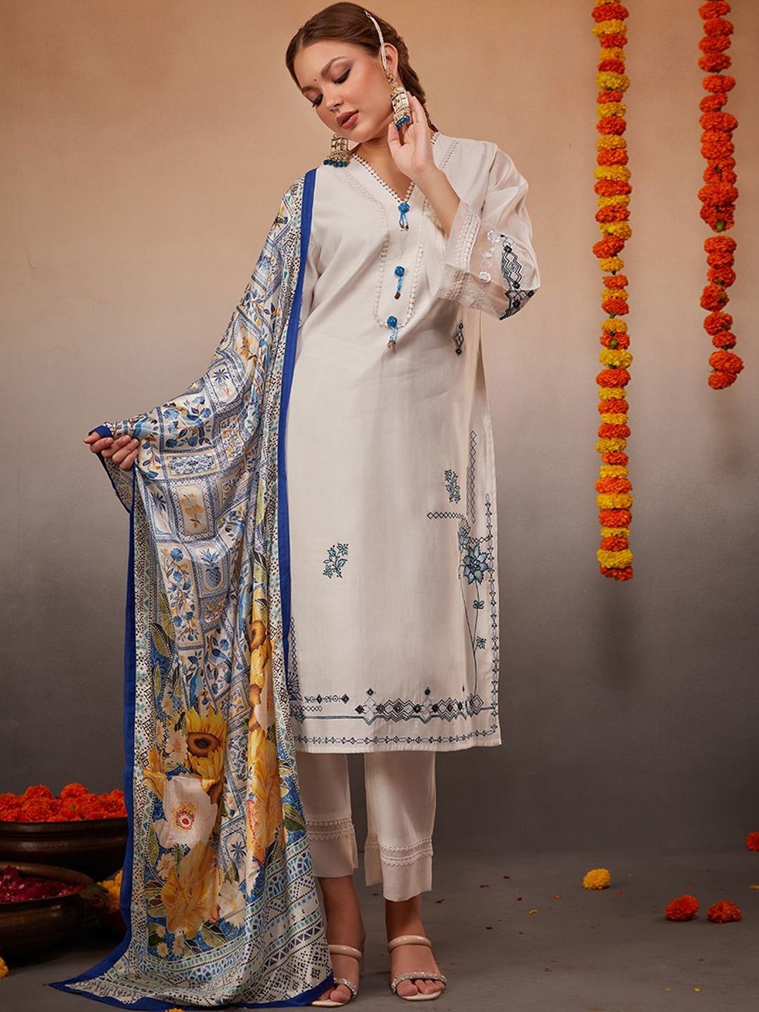 

HEEPOSH Floral Embroidered Pure Cotton Kurta with Trousers & Dupatta, White