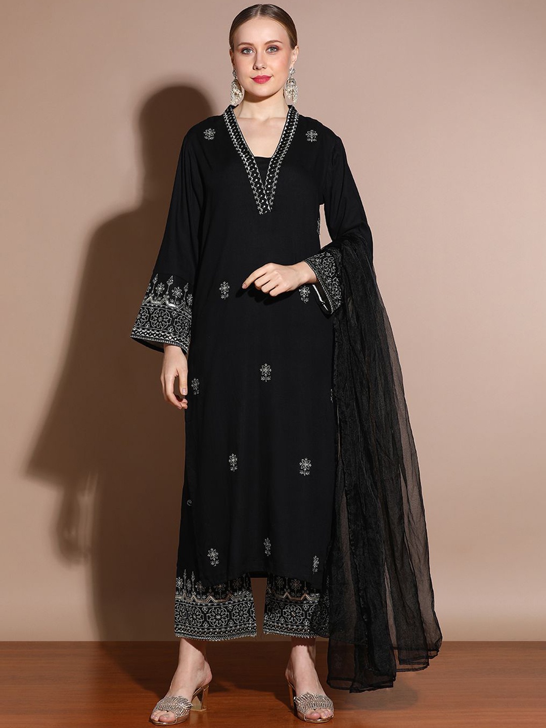 

Anouk Floral Embroidered Regular Sequinned Straight Kurta with Palazzos & Dupatta, Black