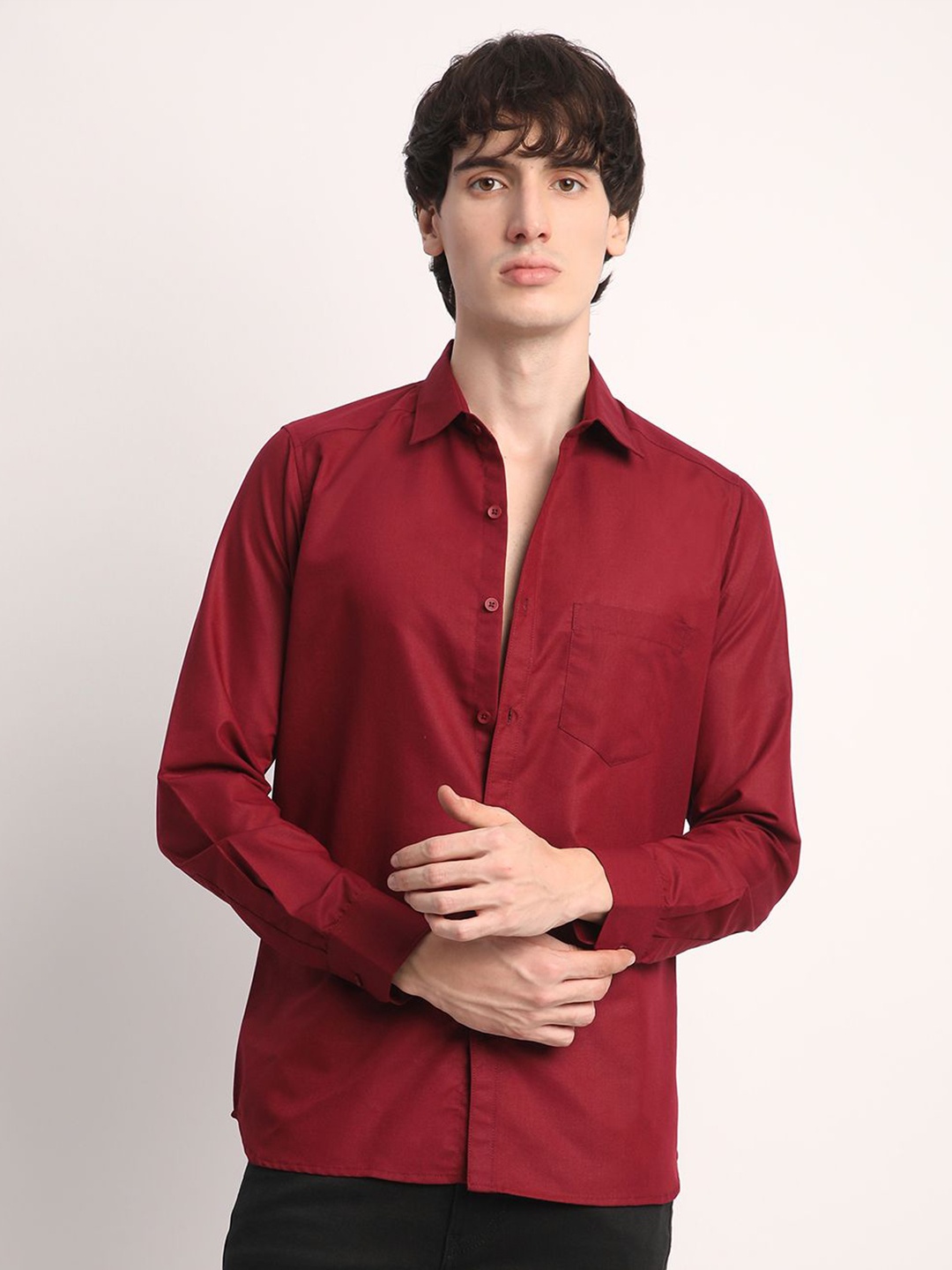 

Voroxy Men Smart Spread Collar Solid Cotton Casual Shirt, Maroon