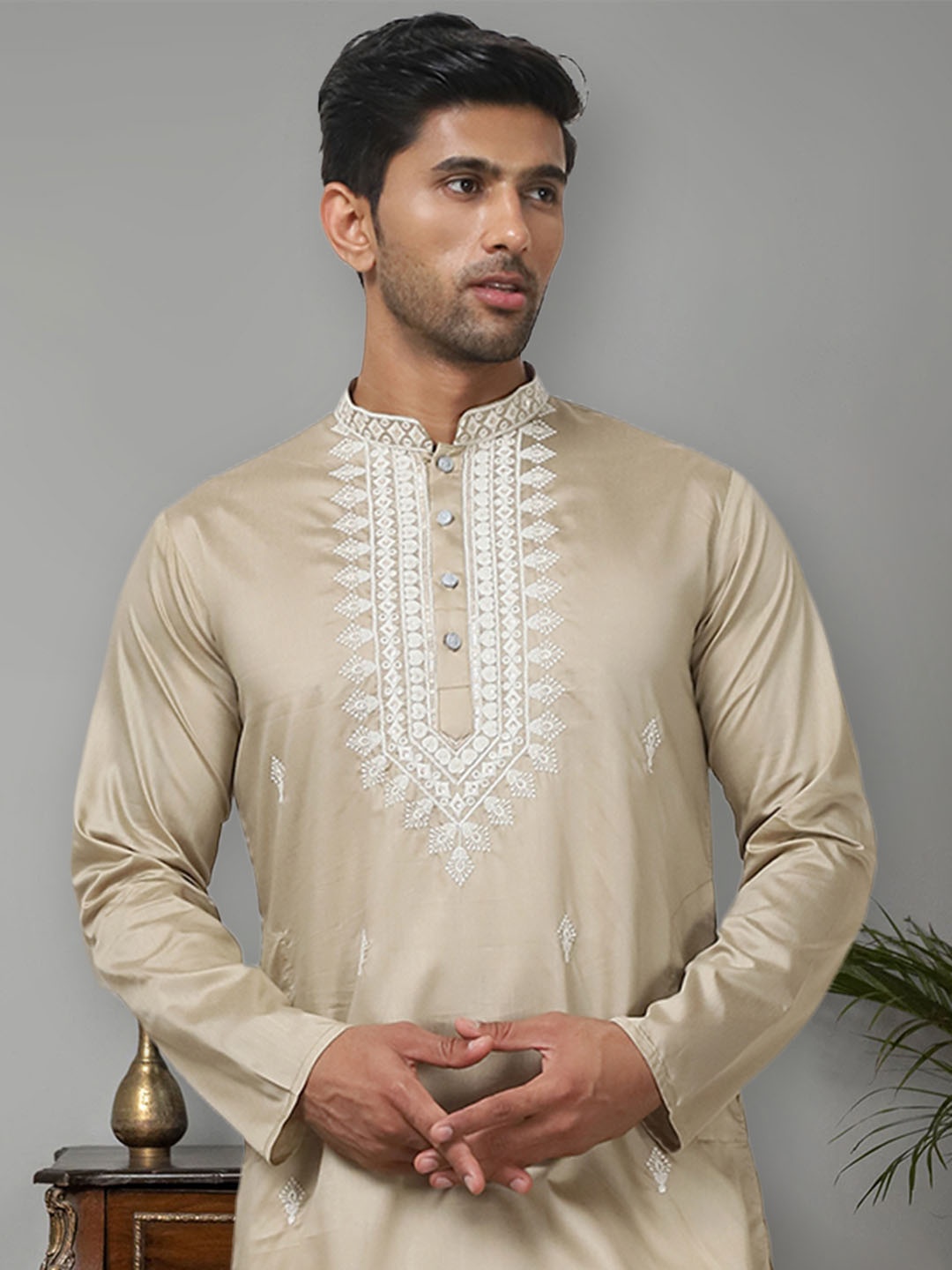 

Jompers Floral Embroidered Mandarin Collar Sequinned Straight Kurta, Beige