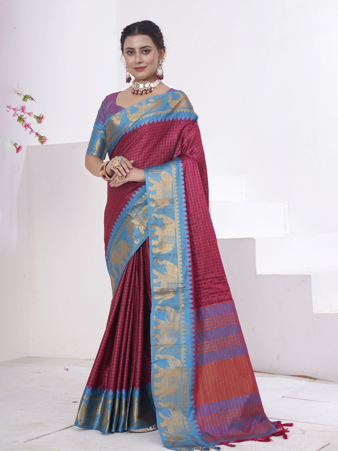 

KAYOMMI women Woven Design Zari Kanjeevaram Saree, Magenta