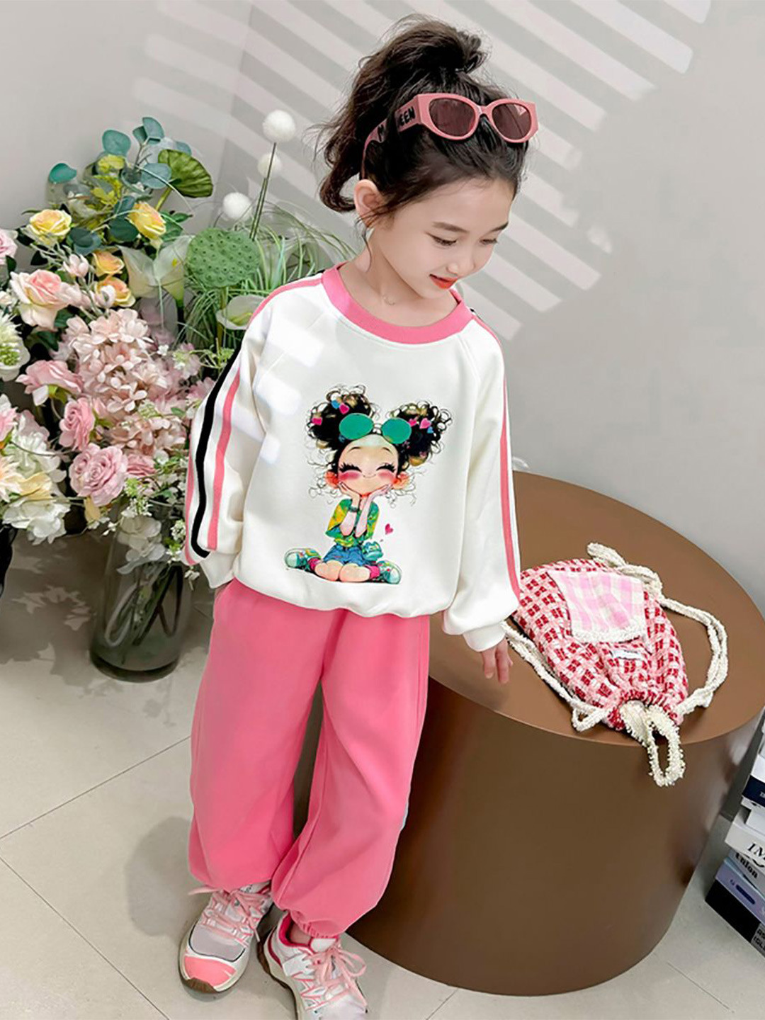 

StyleCast x Revolte Girls White & Pink Printed Pure Cotton Top with Pyjamas