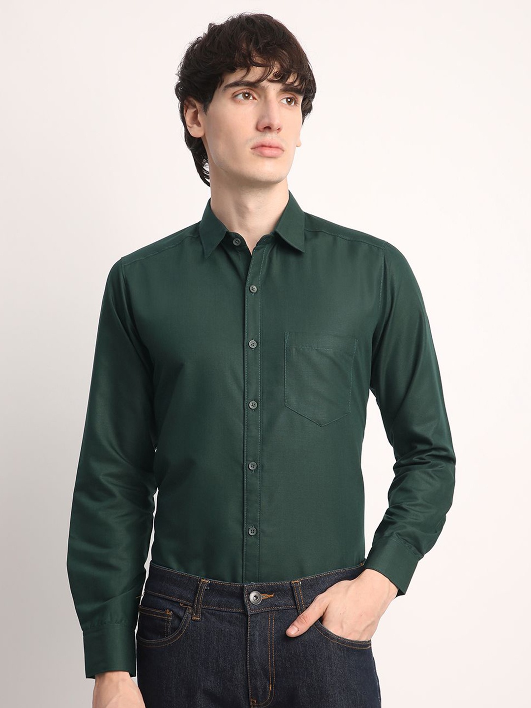 

Voroxy Men Smart Spread Collar Solid Cotton Casual Shirt, Green