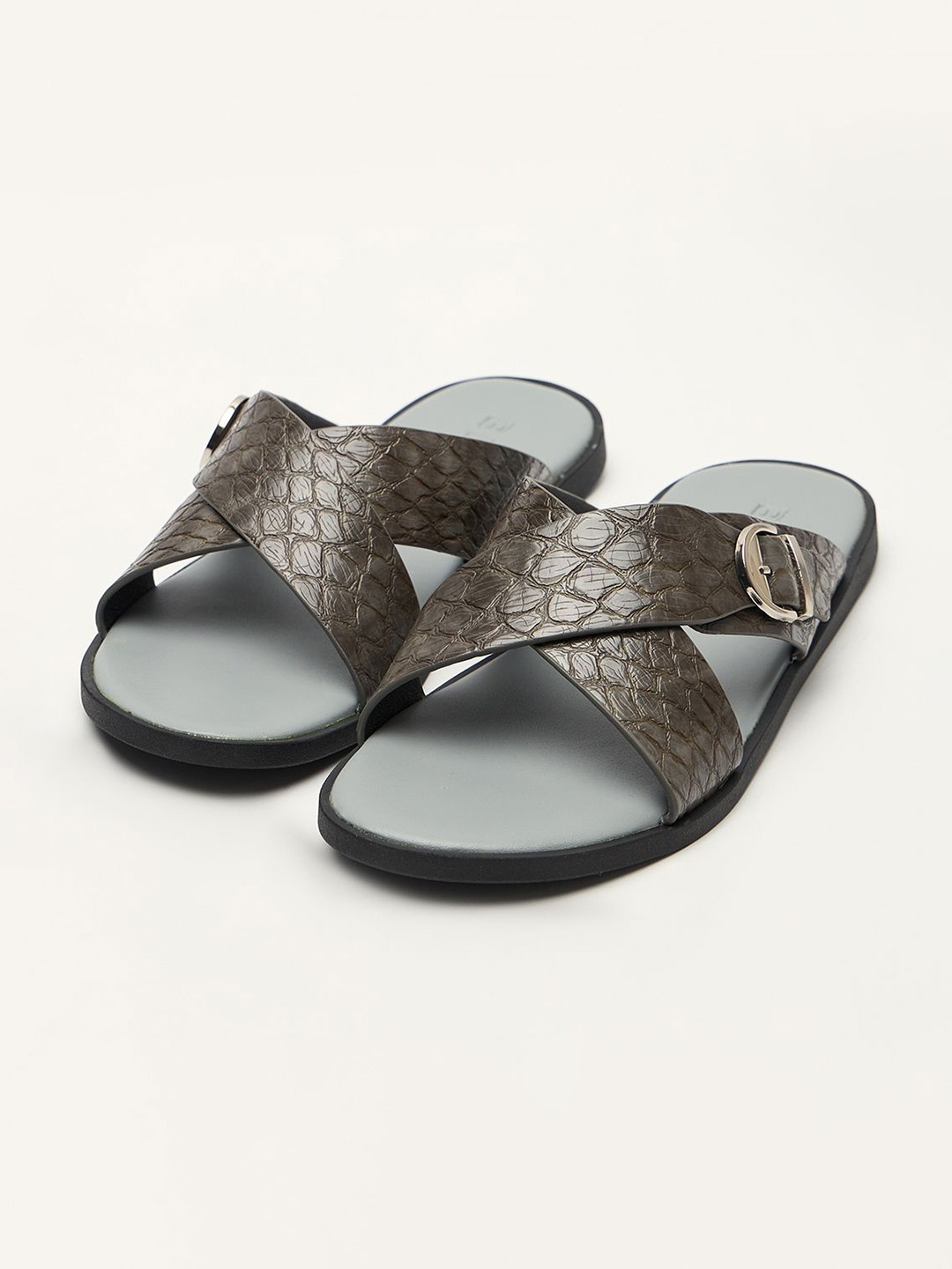 

THE BEAR HOUSE Men Textured Slip-On Comfort Sandals, Grey