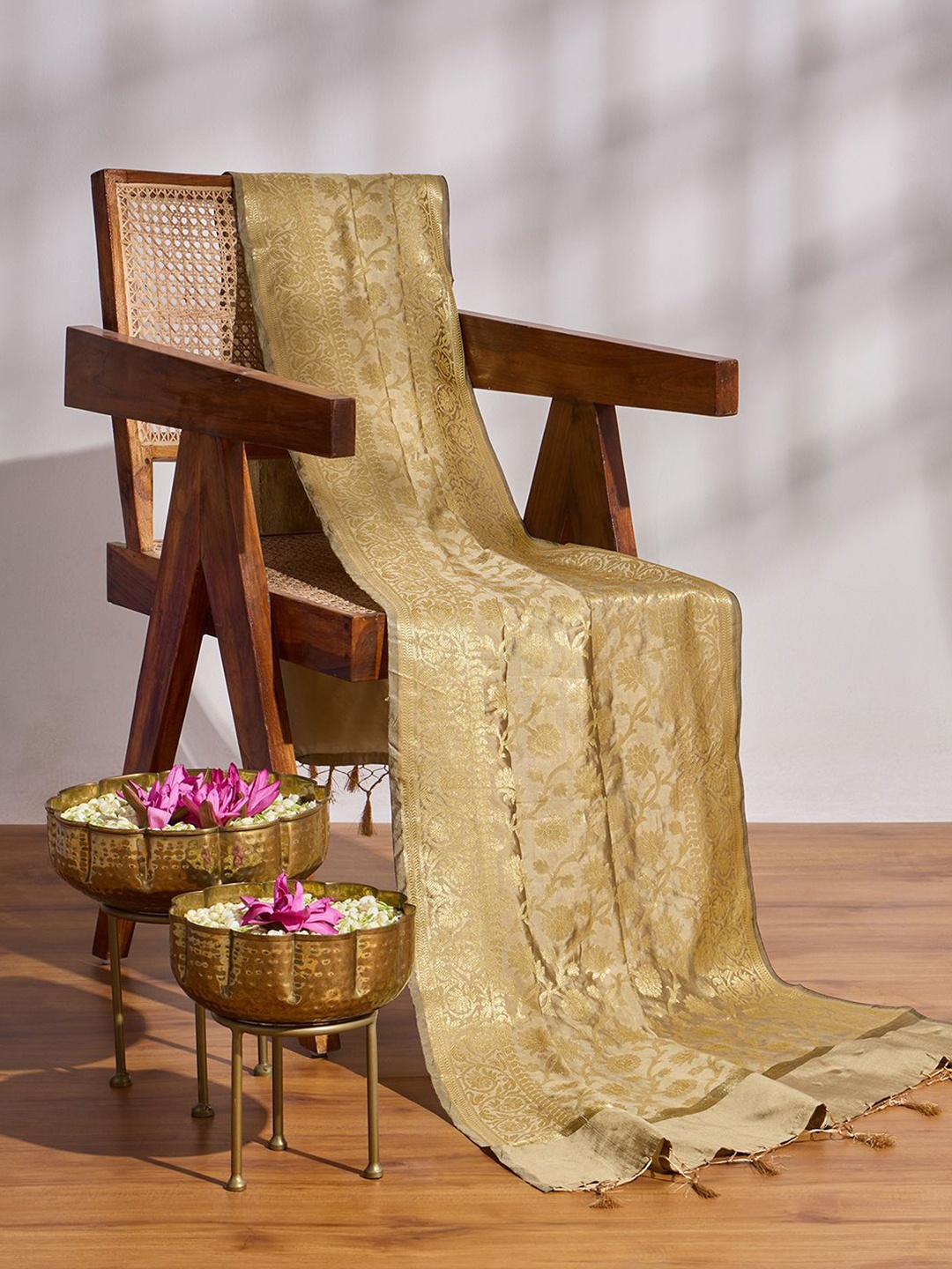 

Likha Floral Woven Design Tasselled Dupatta, Gold