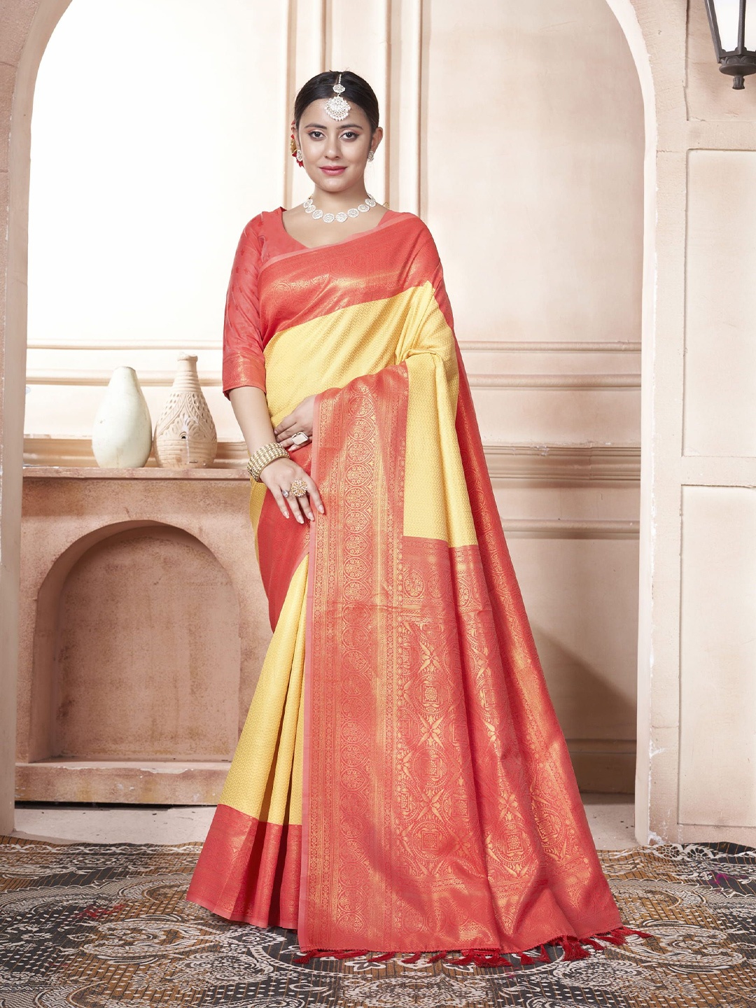 

KAYOMMI Ethnic Motifs Woven Design Zari Kanjeevaram Saree, Yellow