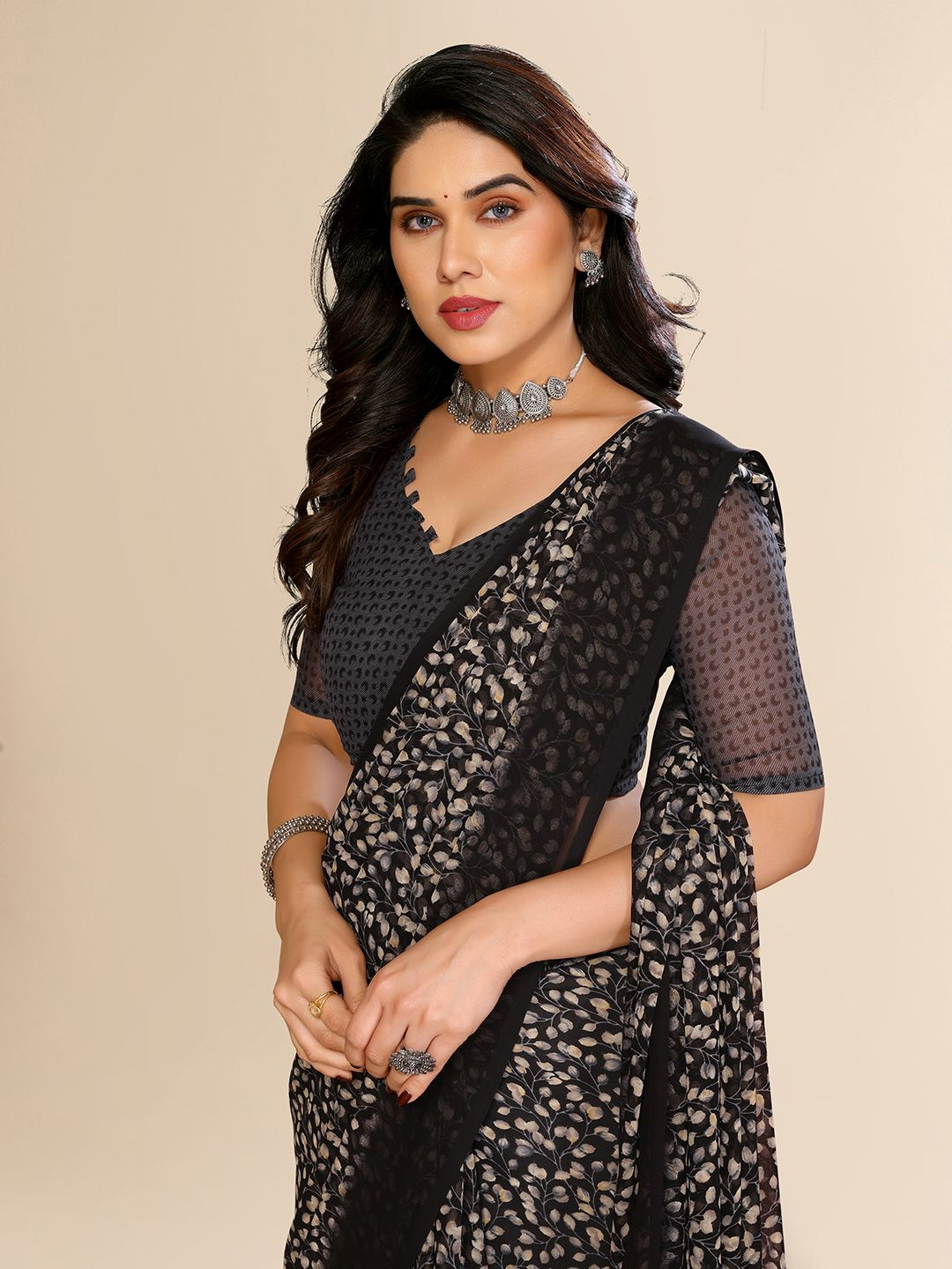 

ANAND SAREES Floral Printed Saree, Black