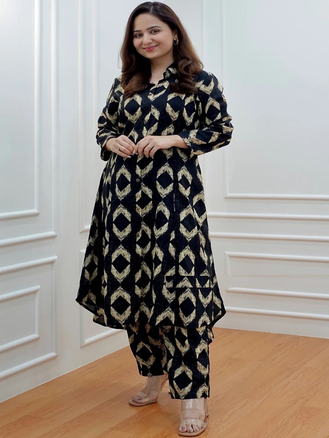 

MATTLOOK Geometric Printed Shirt Collar A-Line Kurta With Palazzo, Black