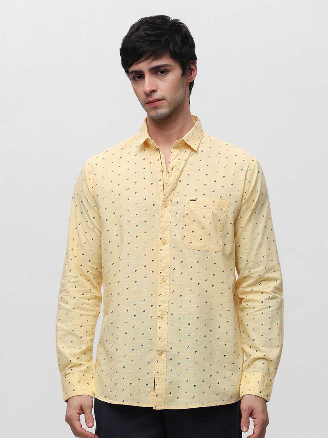 

Klub Fox Men Slim Fit Floral Opaque Printed Casual Shirt, Yellow