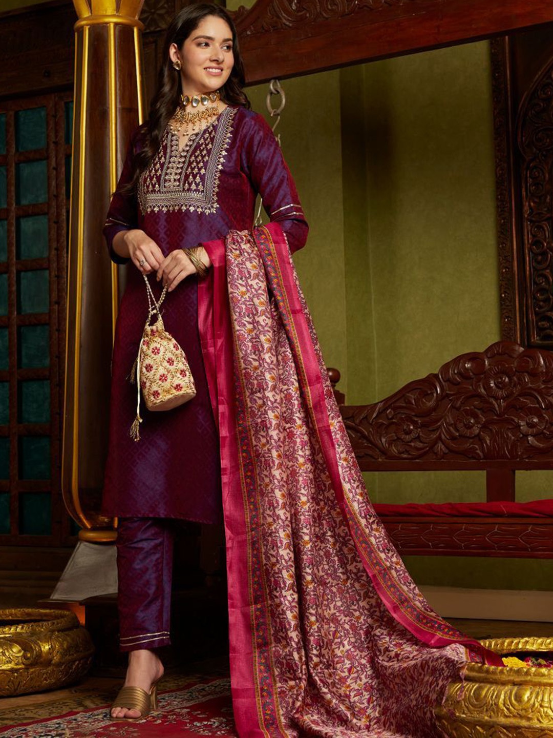 

BANDIA Ethnic Motifs Embroidered Notched Neck Straight Kurta With Trousers & Dupatta, Purple