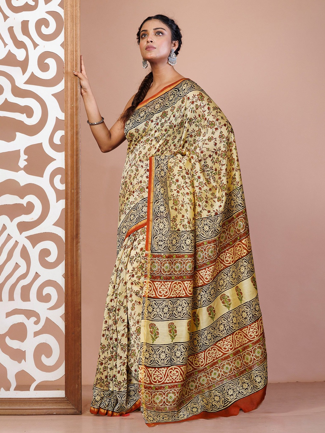 

Unnati Silks Ethnic Motifs Zari Printed Saree, Cream