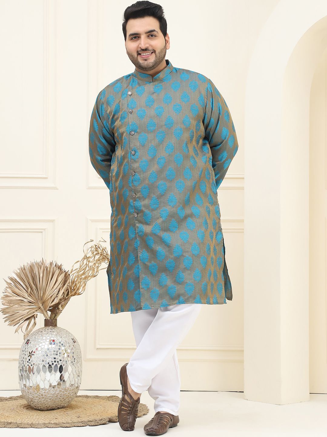 

SOJANYA PLUS Plus Size Ethnic Motifs Thread Work Straight Kurta with Pyjamas, Blue