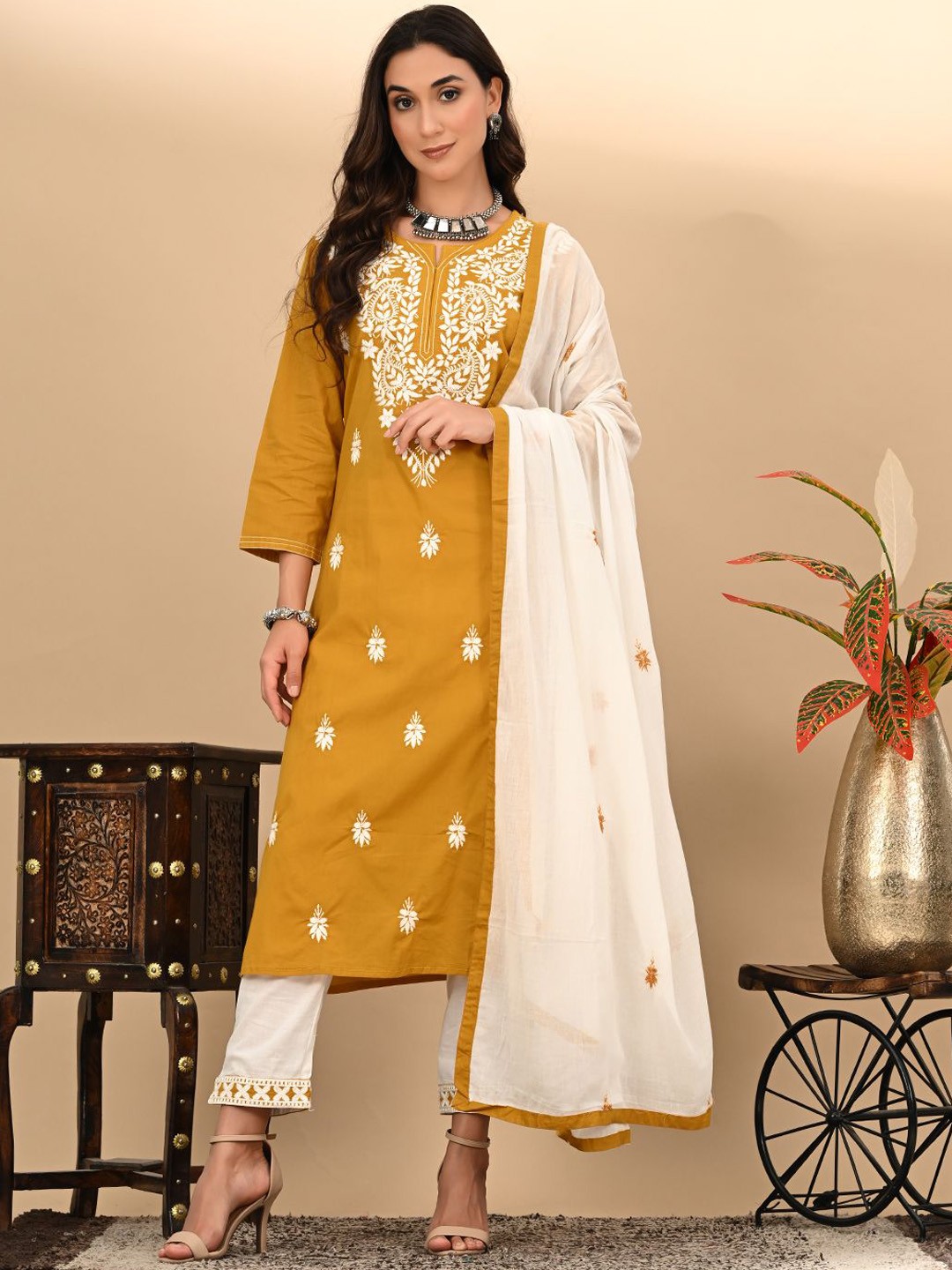 

RAJPUTANA CAMISA Floral Embroidered Pure Cotton Straight Kurta & Trousers With Dupatta, Yellow