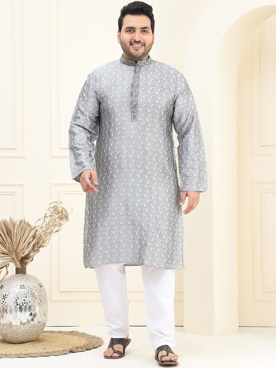 

SOJANYA PLUS Plus Size Thread Work Kurta with Pyjamas, Grey