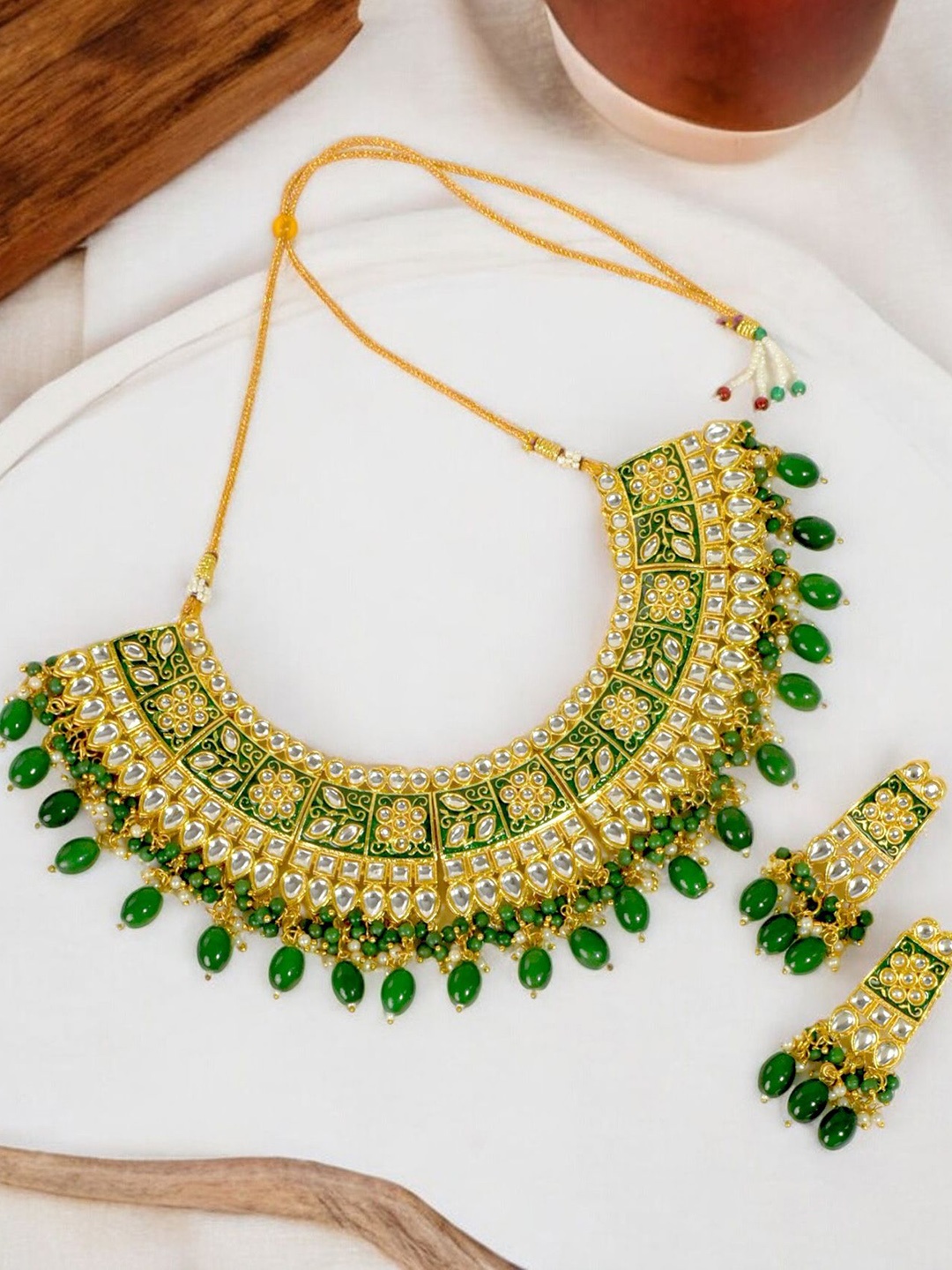 

TISHUL JEWELS Gold Plated Stone Studded & Beaded Jewellery Set