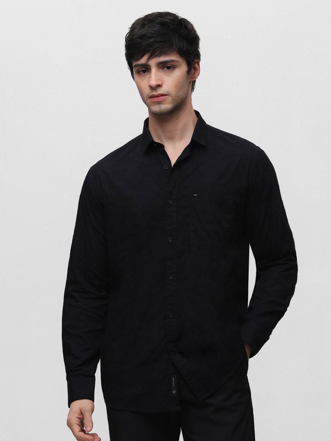 

Klub Fox Men Spread Collar Solid Cotton Slim Fit Casual Shirt, Black