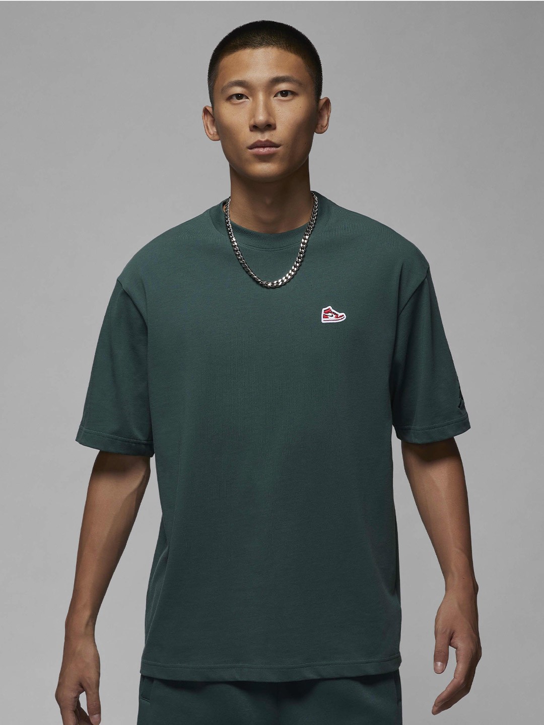 

Nike Jordan Brand Men Solid Drop Shoulder Sleeves T-Shirt, Green