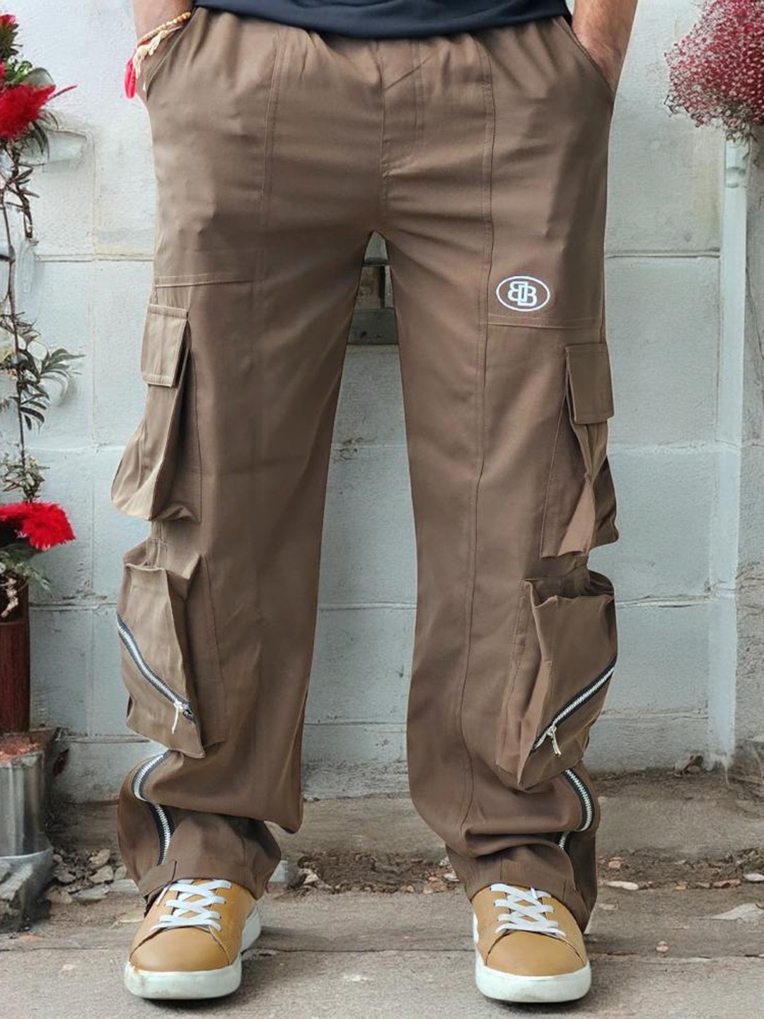 

BOTABOCHI Men Relaxed High-Rise Easy Wash Cargos Trousers, Camel brown