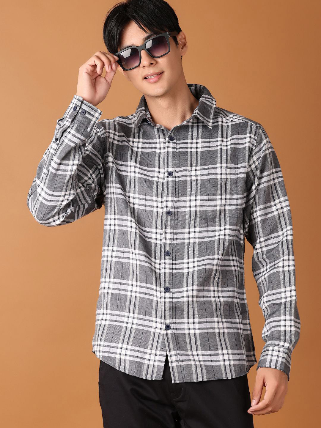 

V-Mart Men Classic Spread Collar Tartan Checked Cotton Slim Fit Casual Shirt, Grey