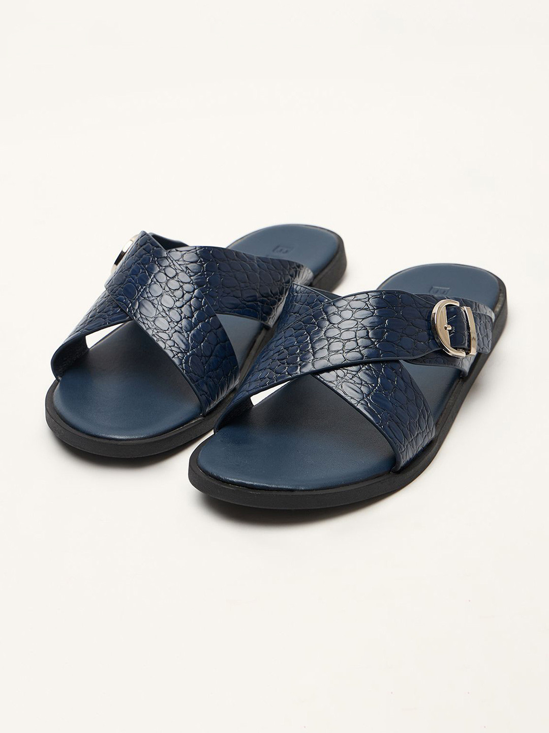 

THE BEAR HOUSE Men Textured Comfort Sandals, Navy blue