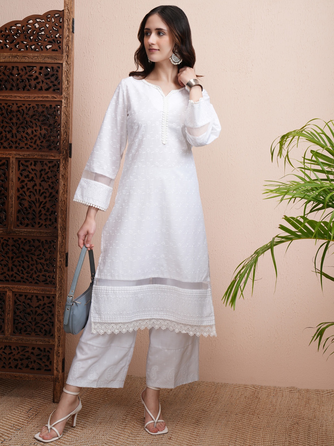 

Vishudh Floral Embroidered Thread Work Straight Straight Kurta, White