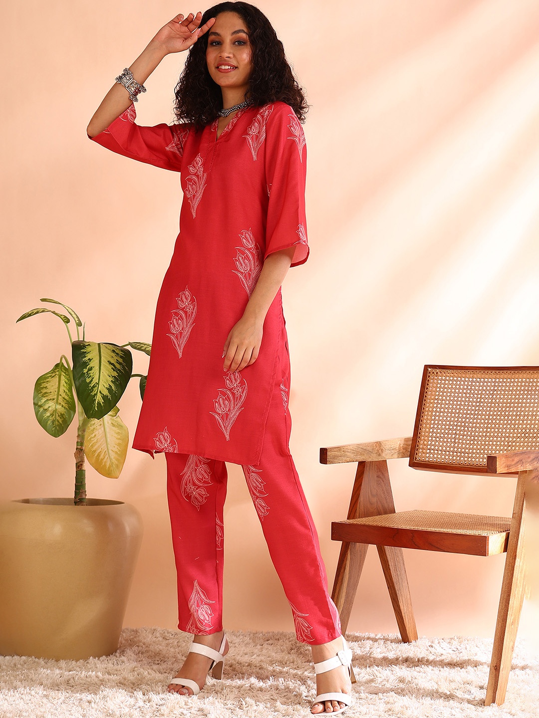 

V TRADITION Floral Printed V-Neck Flared Sleeves Straight Kurta With Trousers, Red