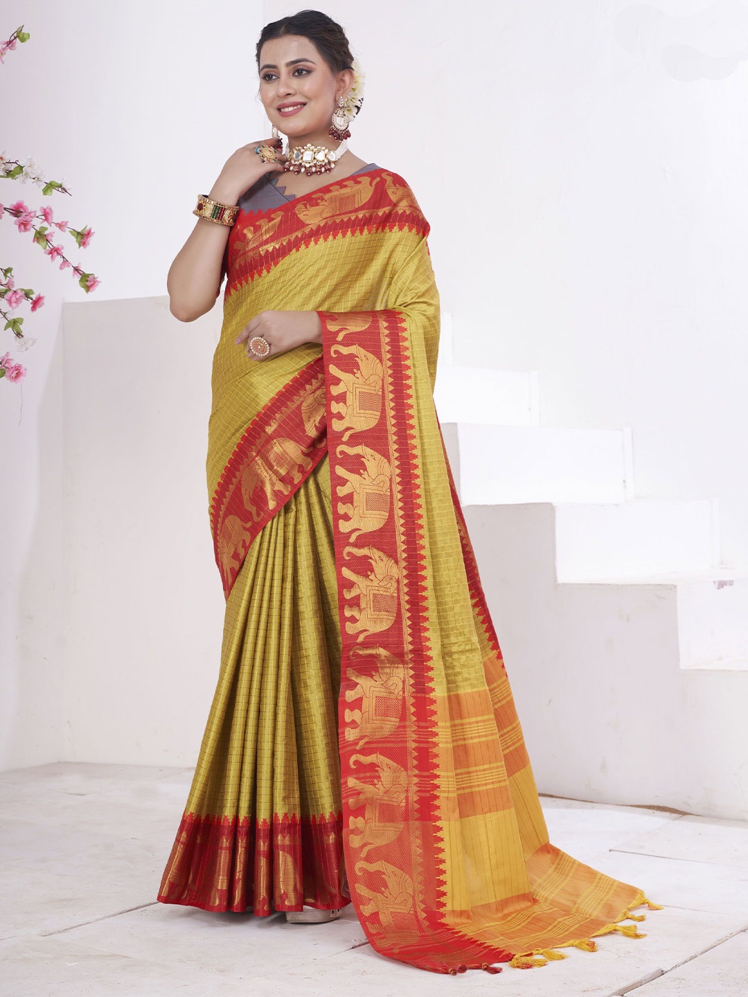 

KAYOMMI Ethnic Motifs Zari Kanjeevaram Saree, Yellow