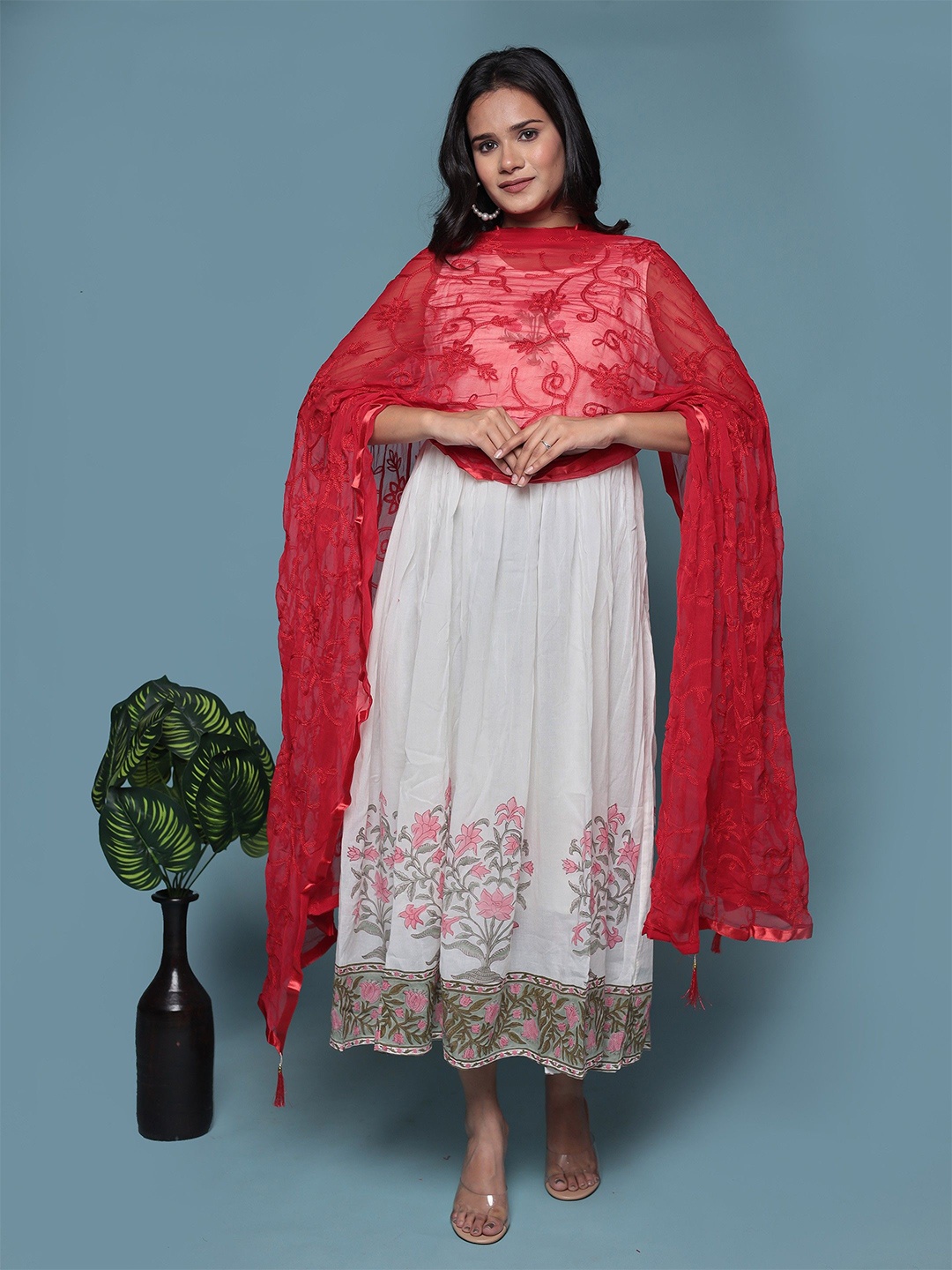 

Bohekant Floral Embroidered Chiffon Dupatta With Tasselled Border, Red