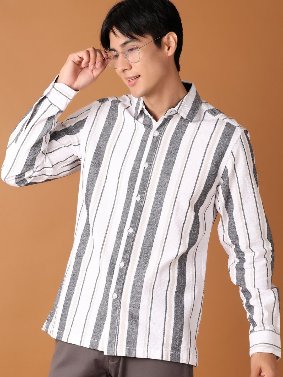 

V-Mart Men Classic Spread Collar Vertical Stripes Printed Cotton Slim Fit Casual Shirt, White