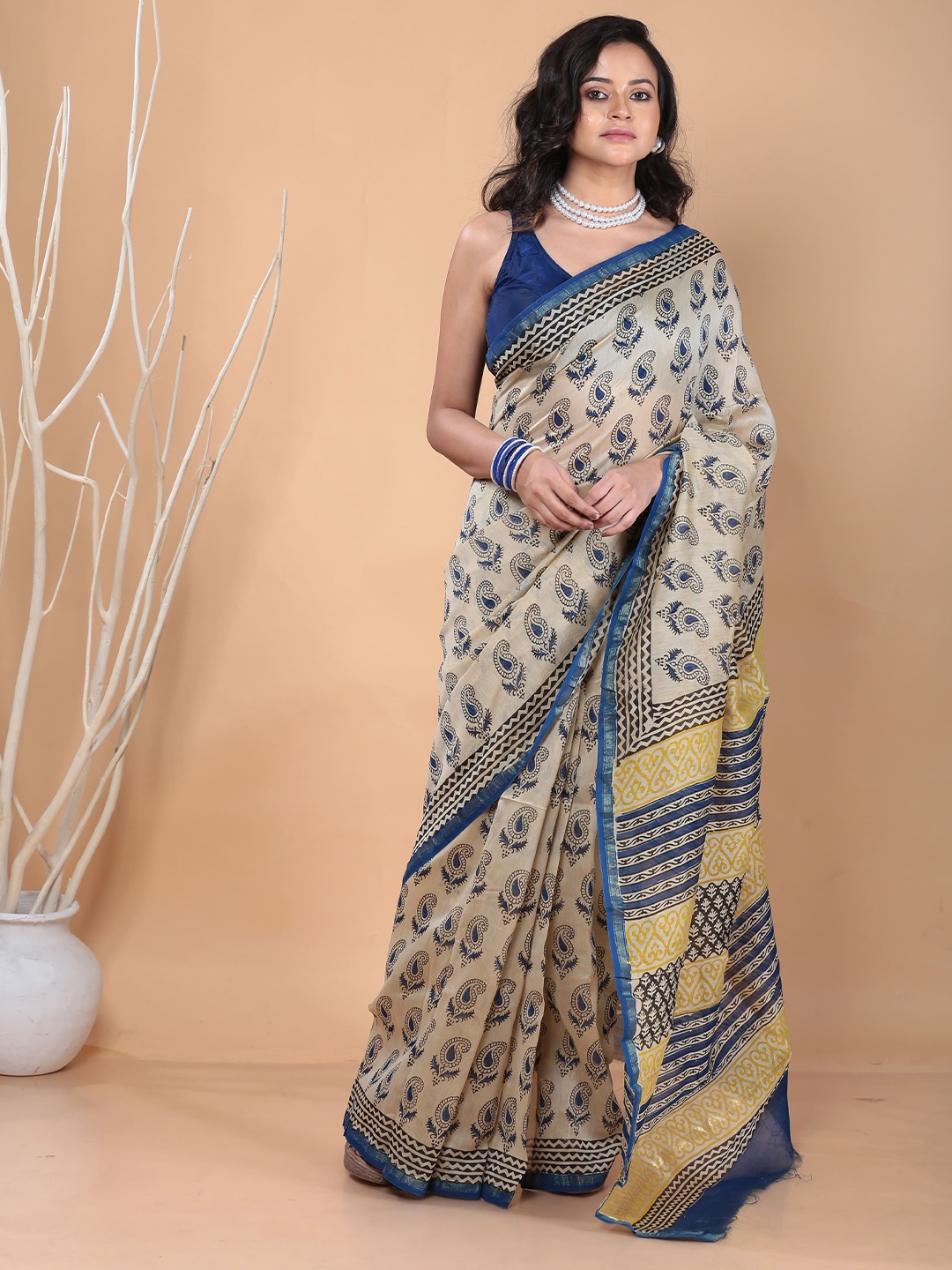 

Urbane Essence Printed Ethnic Motifs Zari Pure Cotton Saree, Beige