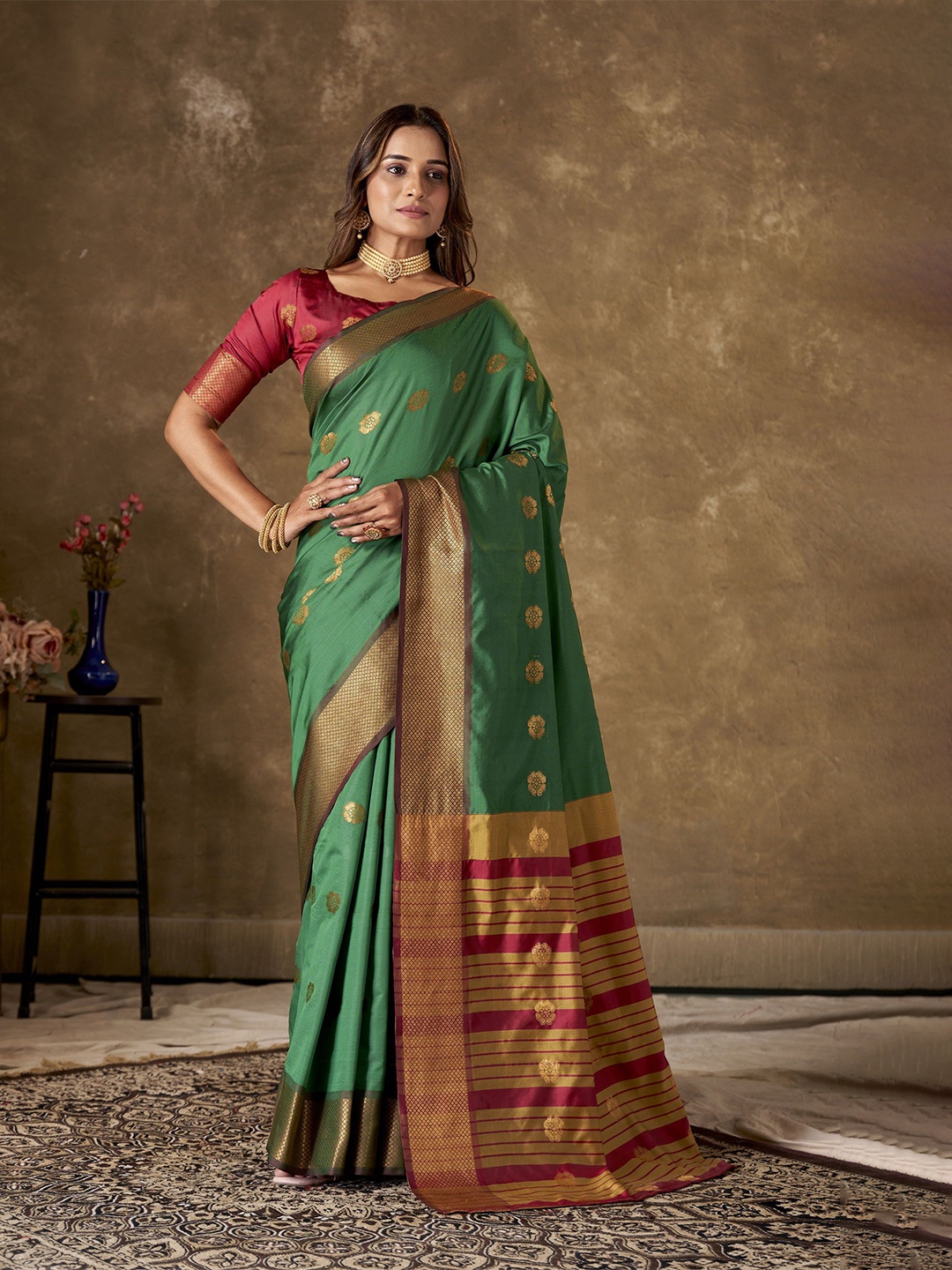 

KAYOMMI Woven Design Zari Pure Cotton Banarasi Saree, Green