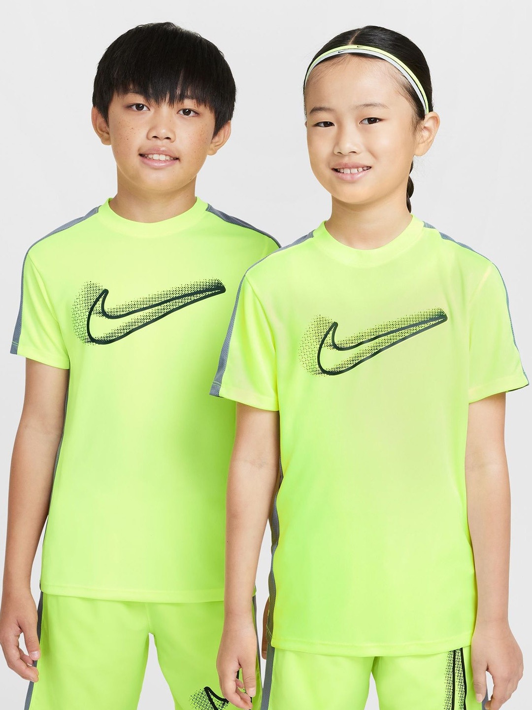 

Nike Academy23 Older Kids' Dri-FIT Football T-shirt, Green