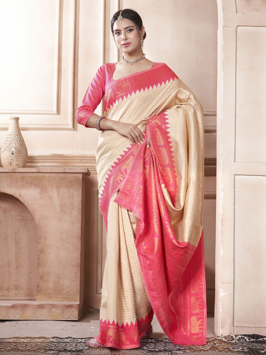 

KAYOMMI Women Ethnic Motifs Kanjeevaram Saree, Beige