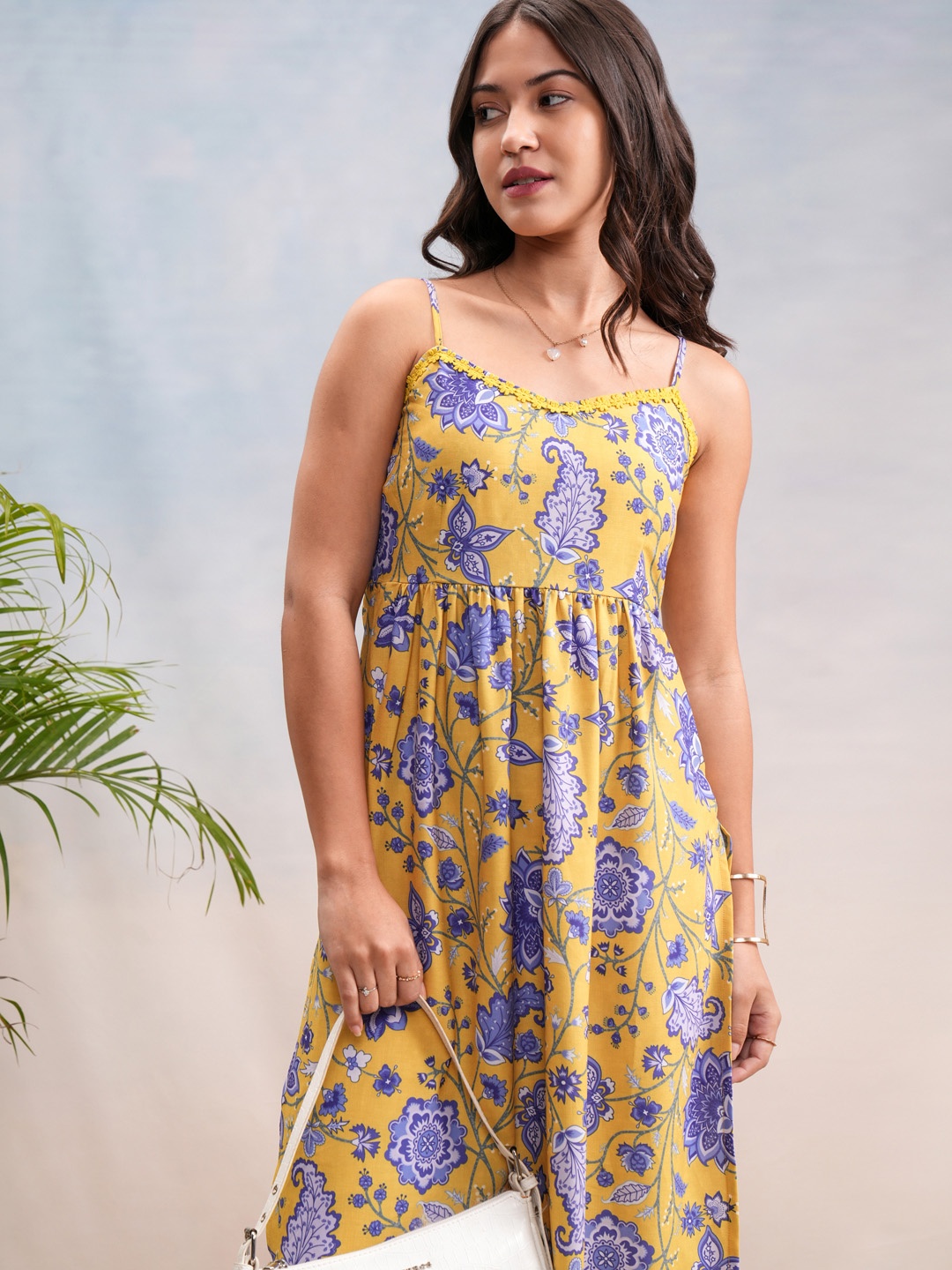 

Vishudh Women Floral Printed Sequinned Kurta, Yellow