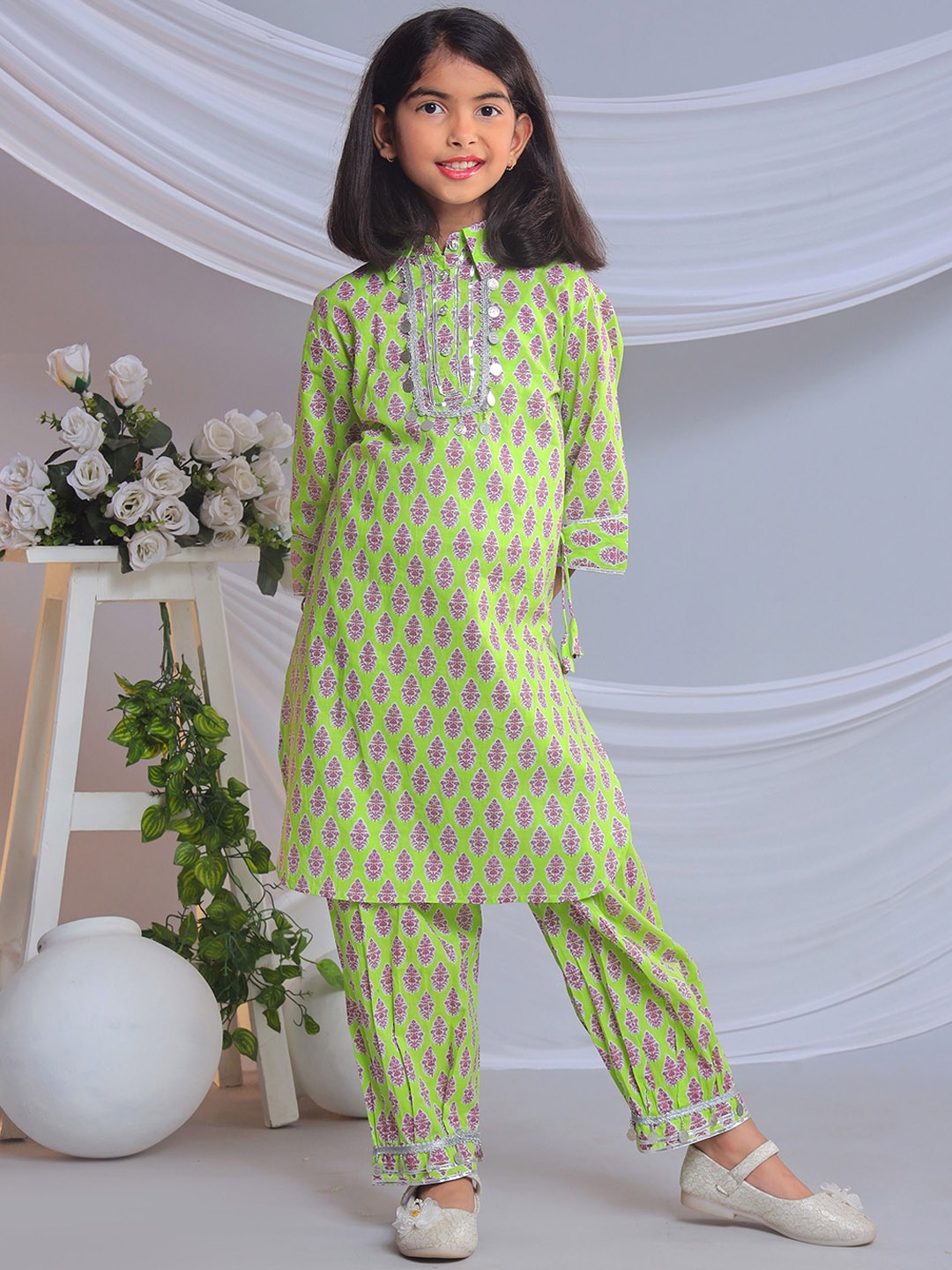 

misbis Girls Floral Printed Gotta Patti Pure Cotton Kurta with Patiala, Green