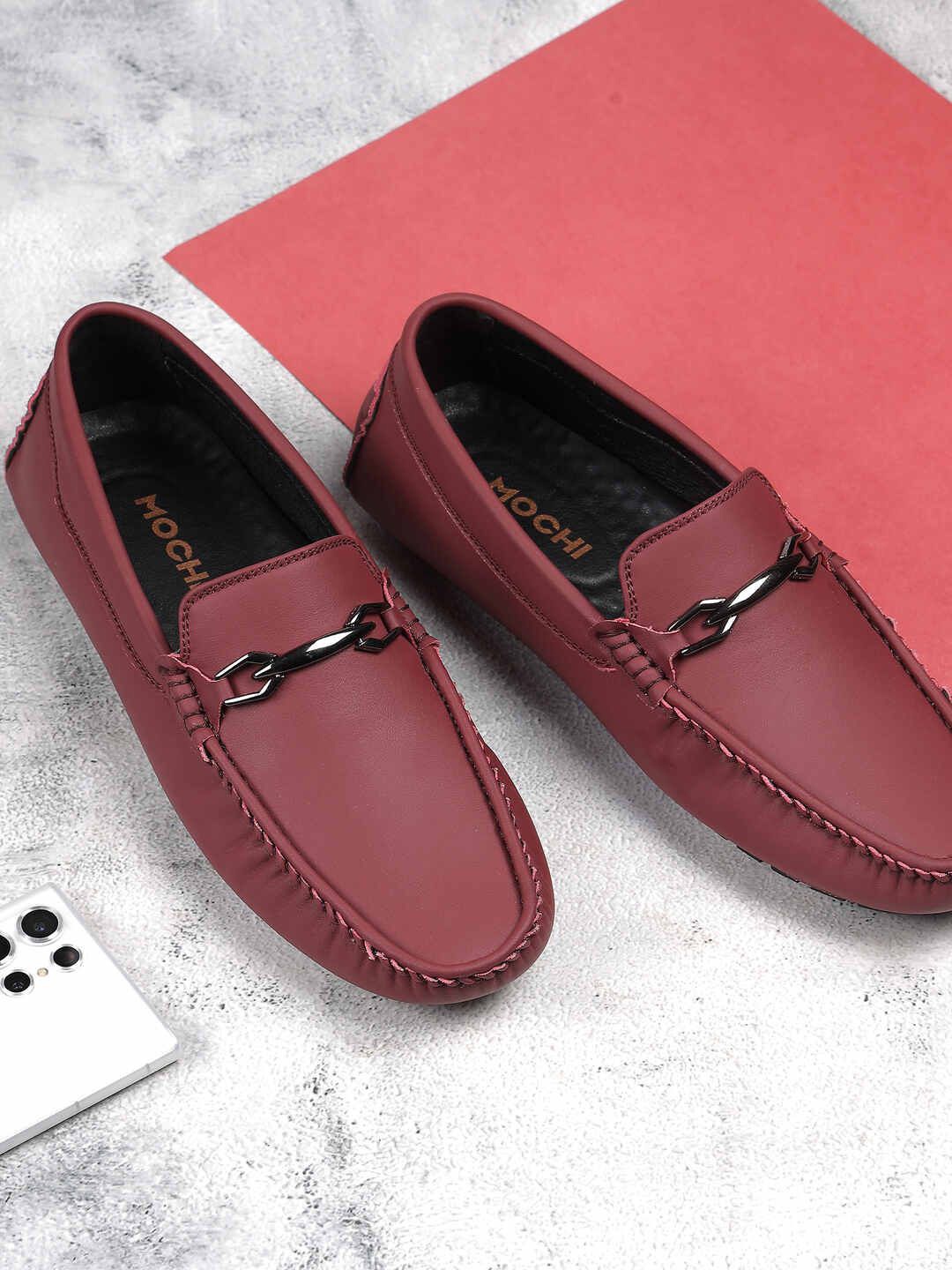 

Mochi Men Solid Slip-On Loafers, Maroon