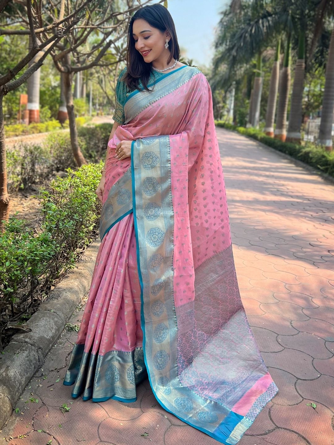 

Panzora Woven Design Saree With Blouse Piece, Pink